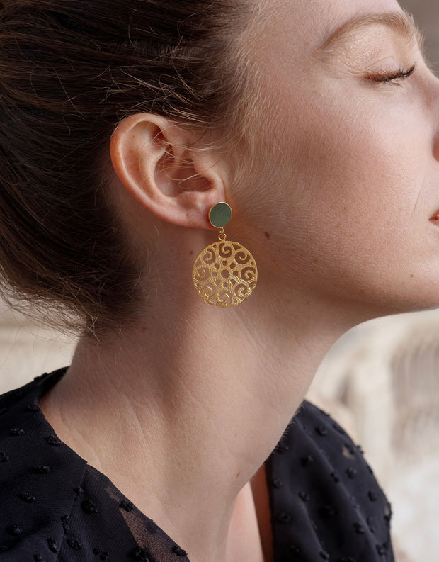 boucles d'oreilles, earrings, vegan, bijou doré, bijoux, jewelry, cuir de pomme, cuir vegan, vegan fashion, style, made in France, durabilité, éthique, french touch, style, bijoux créateur, artisanat, fait-main, handmade, vegan leather, faux leather, mode femme